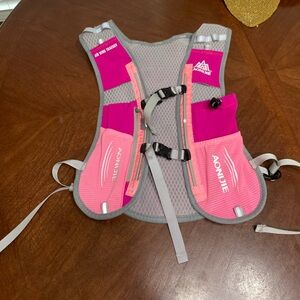 Aonijie Running hydration running Vest NWOT